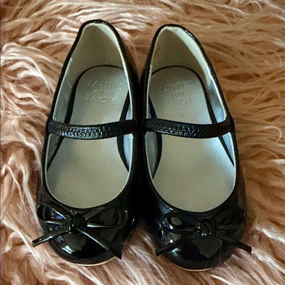 Patent Black Mary Jane bow flats Janie & Jack size 6